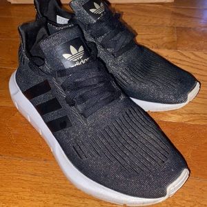 Womens Adidas tennis shoes